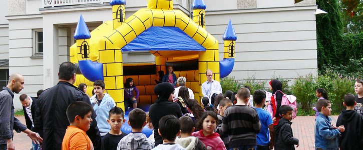 Bouncies with roof