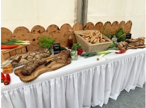 Brotstrecke (2 x Buffett + 2 x Holz + Skirting) 2,40m