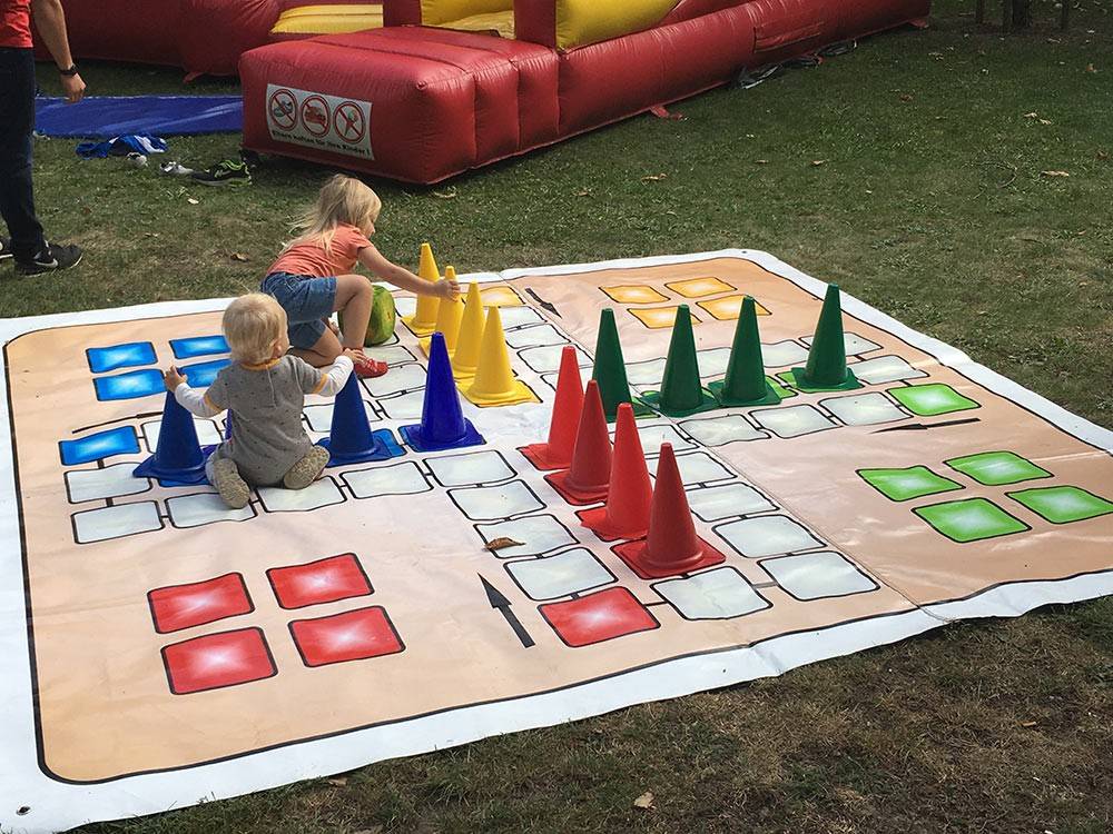 Hütchenspiel Englisch Hütchenspiel Englisch